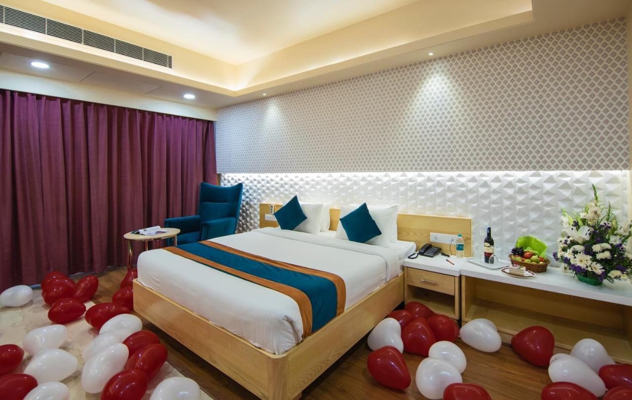Zion - A Luxurious Hotel Bangalore Exteriör bild