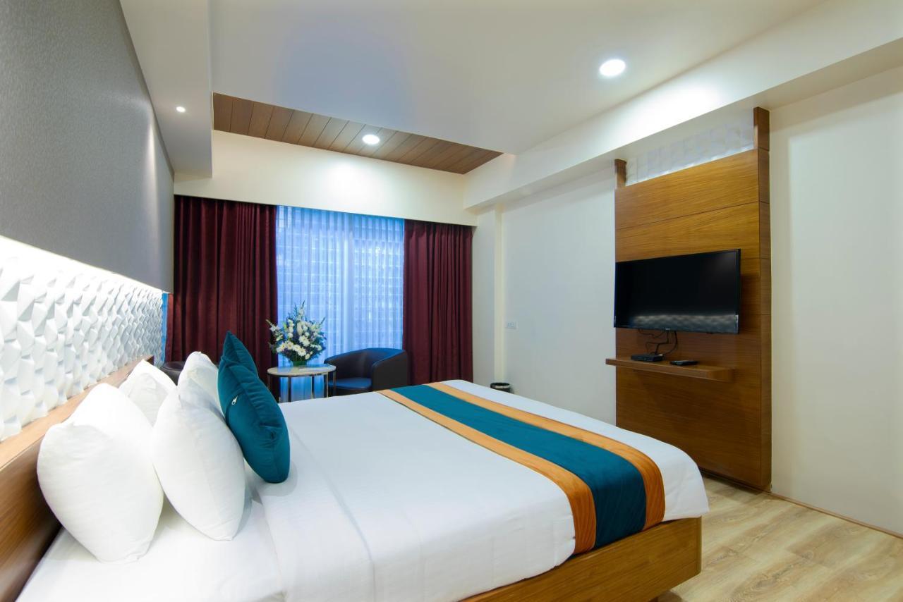 Zion - A Luxurious Hotel Bangalore Exteriör bild